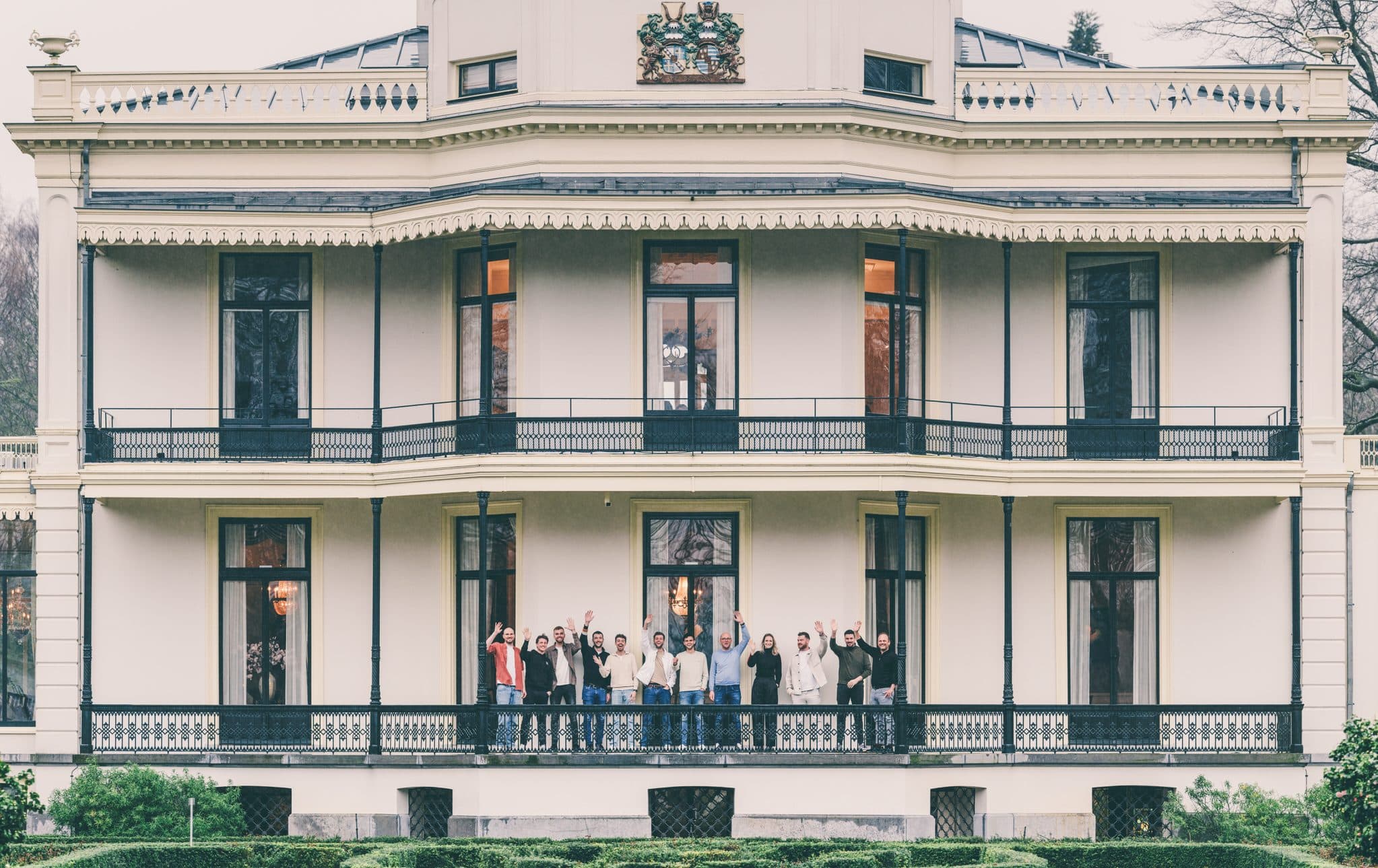 La tenuta di Vanenburg, il team ScaleUp saluta dal balcone